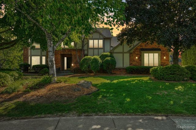 4523 Rivers Edge Drive, Troy, MI 48098