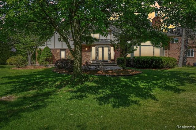 4523 Rivers Edge Drive, Troy, MI 48098