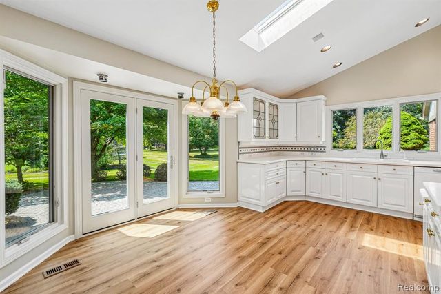 4523 Rivers Edge Drive, Troy, MI 48098