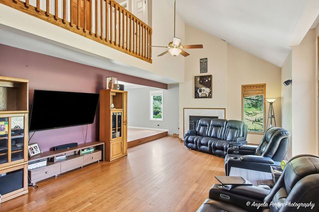 8302 White Oaks Road, Wonder Lake, IL 60097