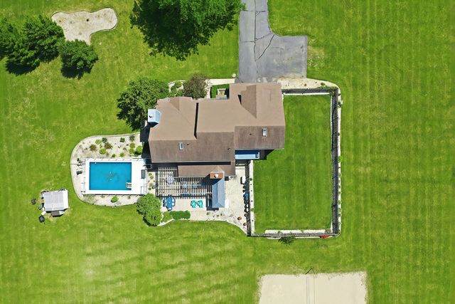 8302 White Oaks Road, Wonder Lake, IL 60097