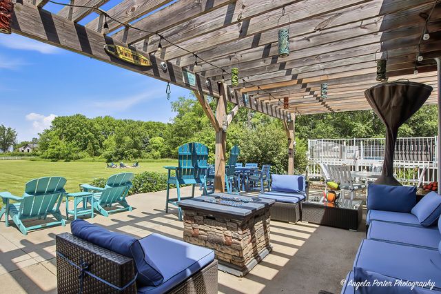8302 White Oaks Road, Wonder Lake, IL 60097
