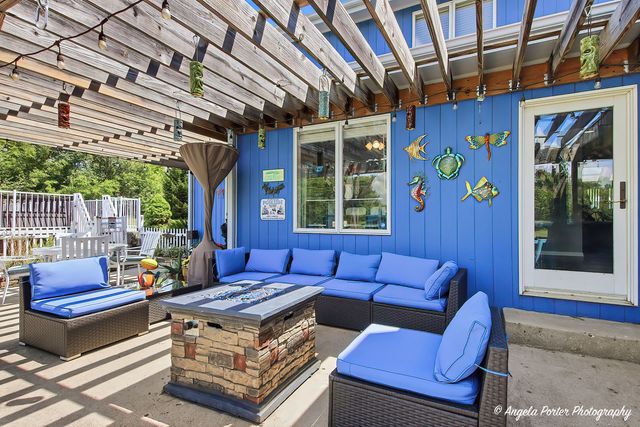 8302 White Oaks Road, Wonder Lake, IL 60097