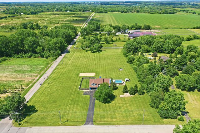 8302 White Oaks Road, Wonder Lake, IL 60097