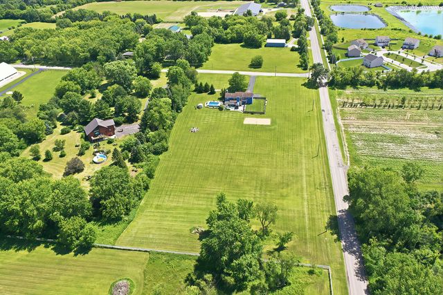 8302 White Oaks Road, Wonder Lake, IL 60097