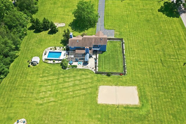 8302 White Oaks Road, Wonder Lake, IL 60097