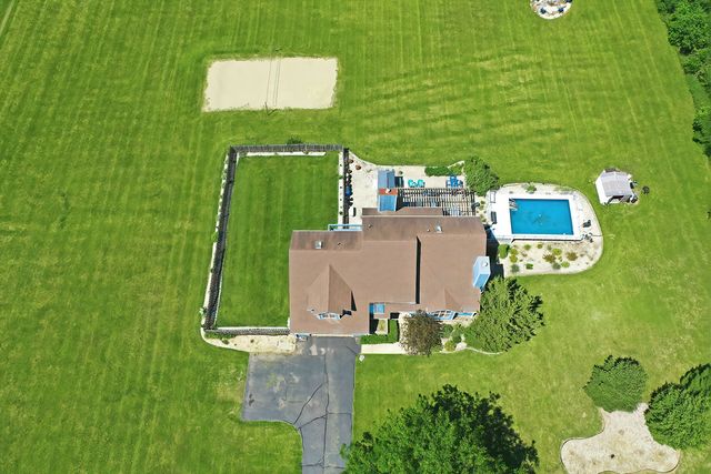 8302 White Oaks Road, Wonder Lake, IL 60097