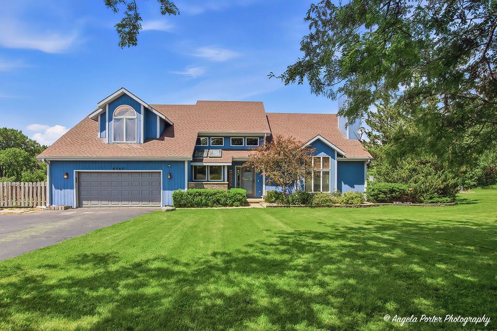 8302 White Oaks Road, Wonder Lake, IL 60097