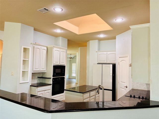 2229 Caroline Drive, Weatherford, TX 76087