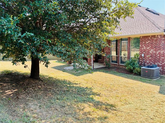 2229 Caroline Drive, Weatherford, TX 76087