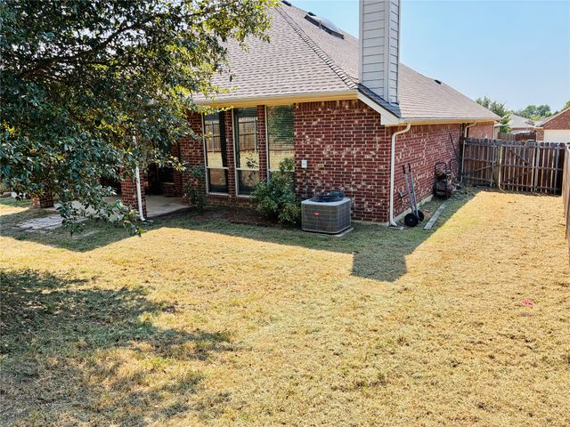 2229 Caroline Drive, Weatherford, TX 76087