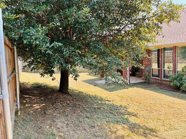 2229 Caroline Drive, Weatherford, TX 76087