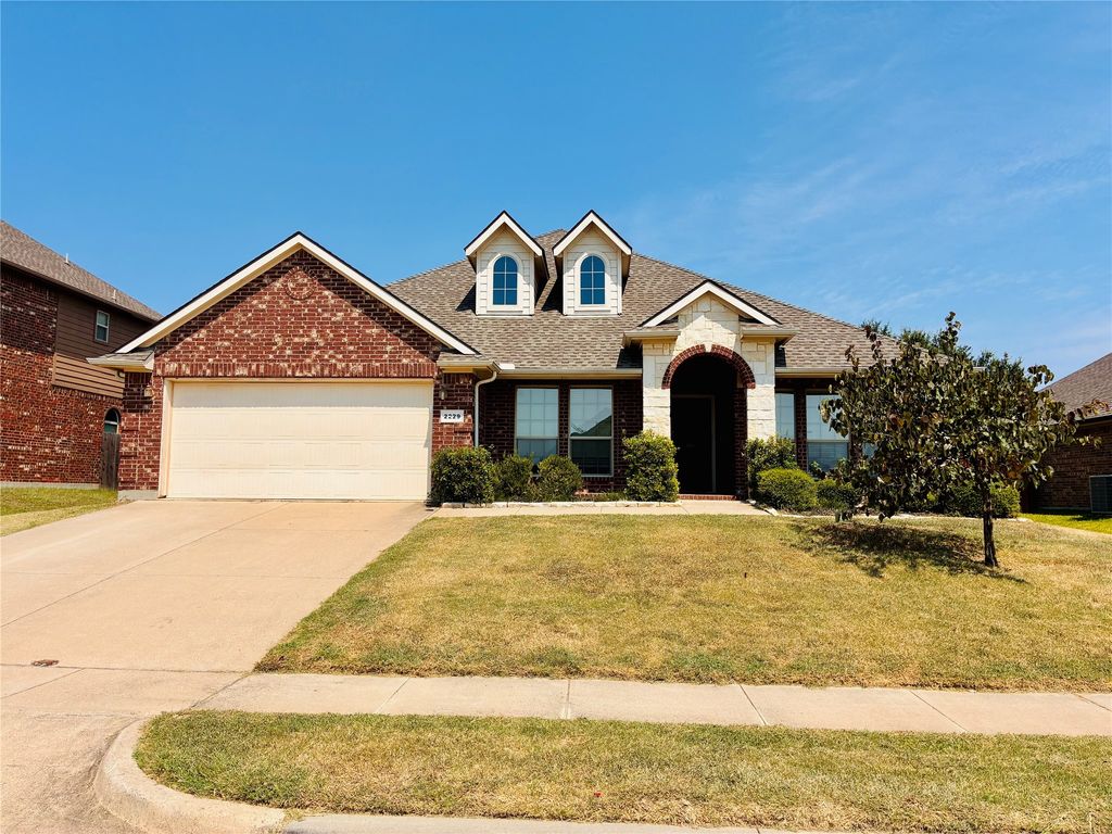2229 Caroline Drive, Weatherford, TX 76087