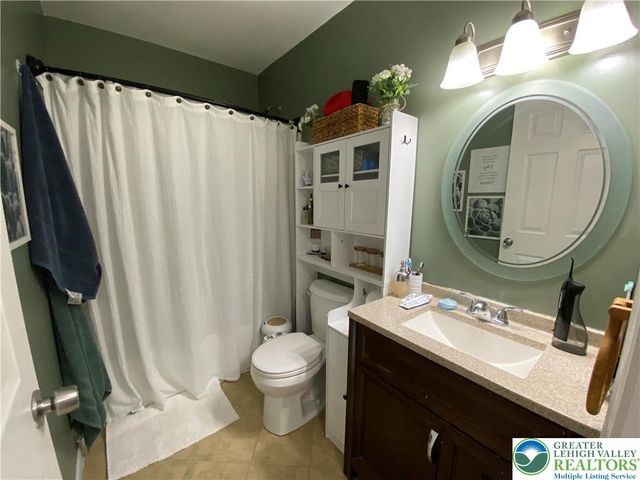 1656 Angela Drive, Bethlehem City, PA 18017