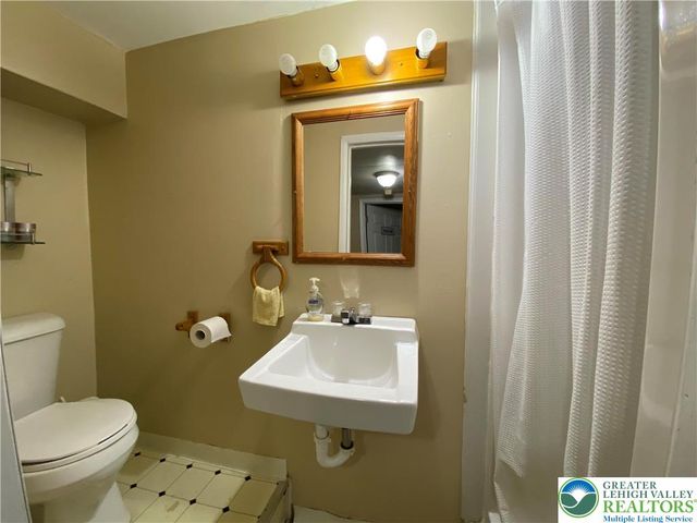1656 Angela Drive, Bethlehem City, PA 18017