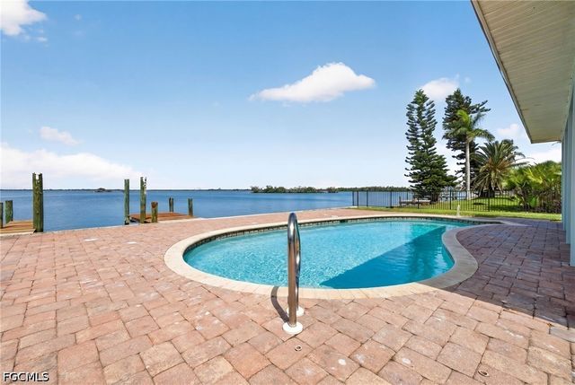 3 Bayview BLVD, Fort Myers Beach, FL 33931