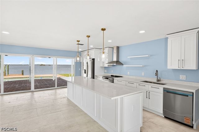 3 Bayview BLVD, Fort Myers Beach, FL 33931