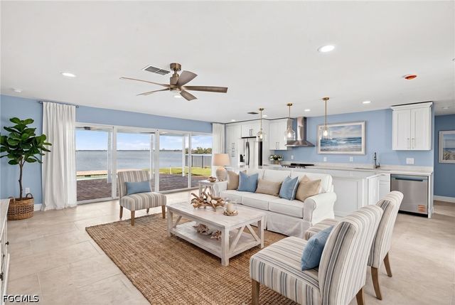 3 Bayview BLVD, Fort Myers Beach, FL 33931