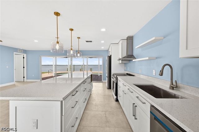 3 Bayview BLVD, Fort Myers Beach, FL 33931