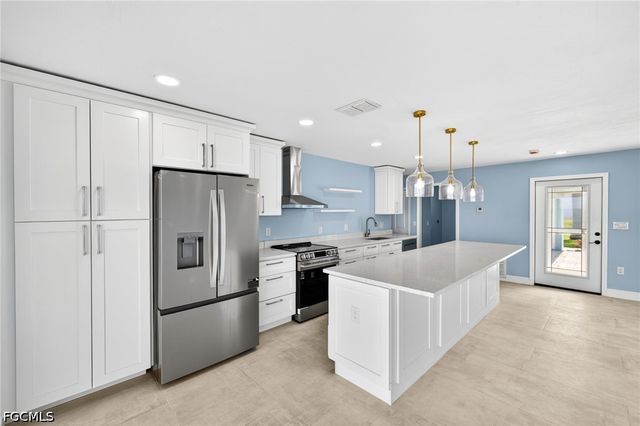 3 Bayview BLVD, Fort Myers Beach, FL 33931
