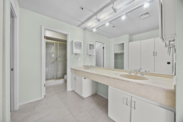 40 N Interstate 35 Highway 8C4, Austin, TX 78701