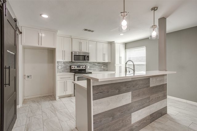 1905 Chattanooga Drive, Bedford, TX 76022