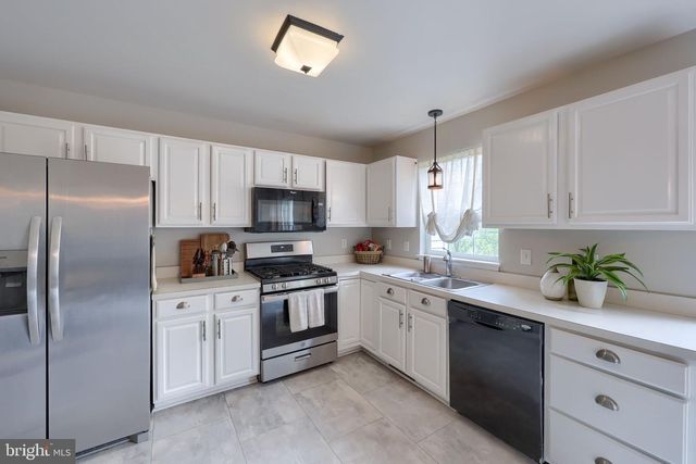 2715 WOODMONT DR, York, PA 17404
