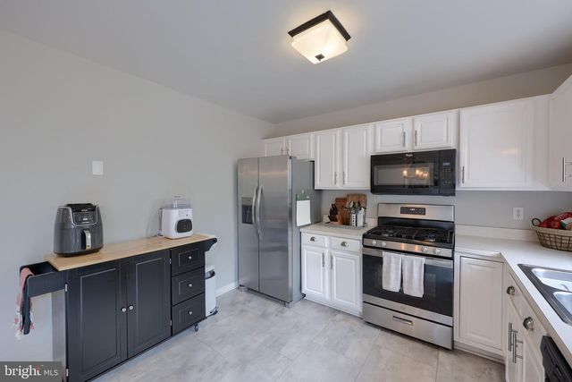 2715 WOODMONT DR, York, PA 17404