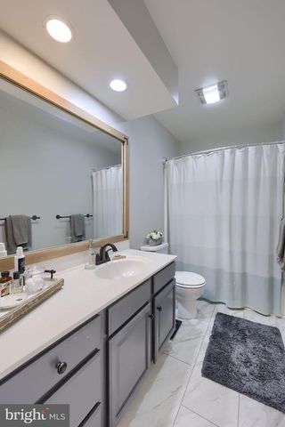 2715 WOODMONT DR, York, PA 17404