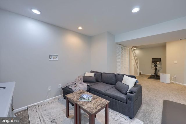2715 WOODMONT DR, York, PA 17404