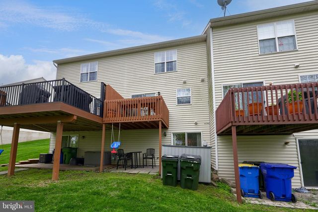 2715 WOODMONT DR, York, PA 17404