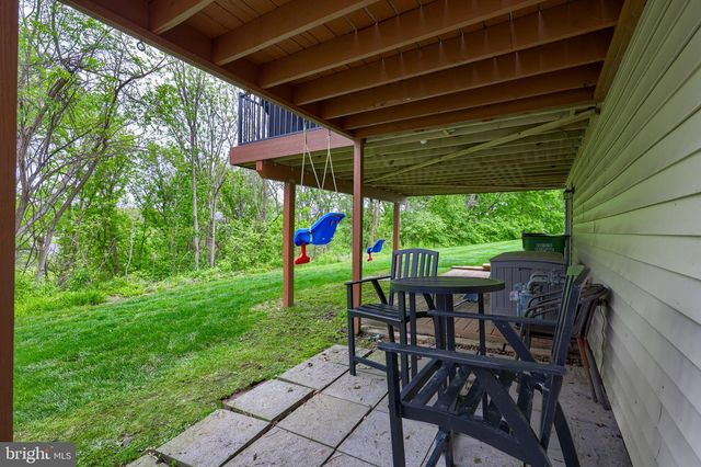 2715 WOODMONT DR, York, PA 17404