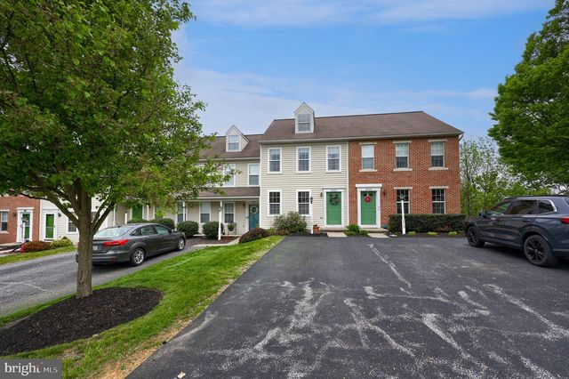 2715 WOODMONT DR, York, PA 17404