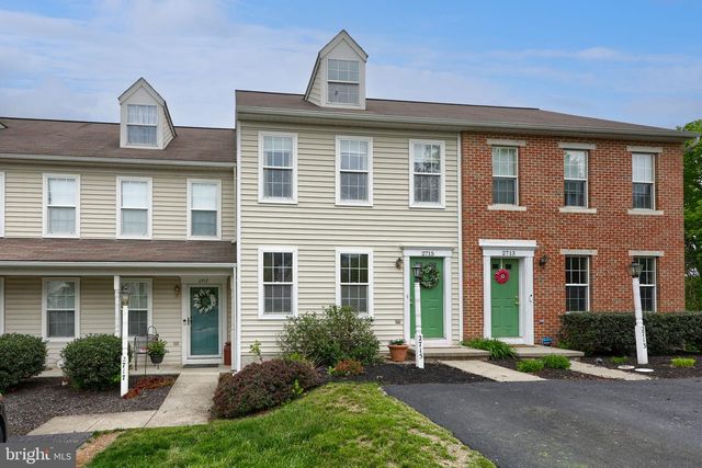 2715 WOODMONT DR, York, PA 17404
