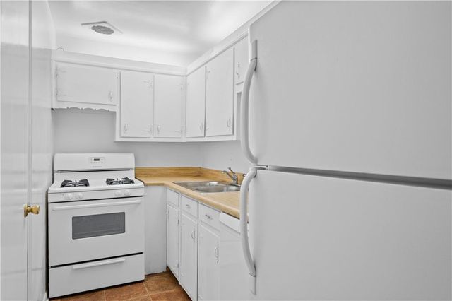 11 Peachtree Hills NE Avenue B5, Atlanta, GA 30305