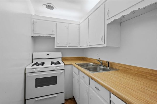 11 Peachtree Hills NE Avenue B5, Atlanta, GA 30305