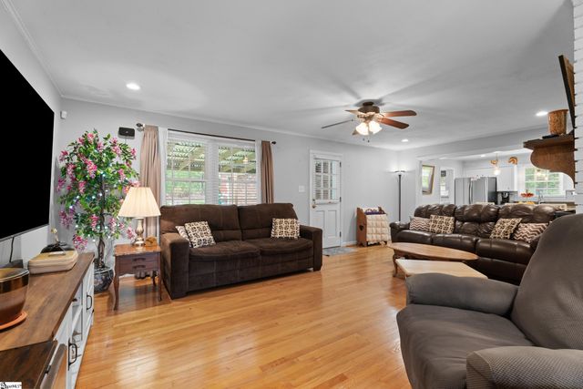 302 Peach Valley Drive, Spartanburg, SC 29303