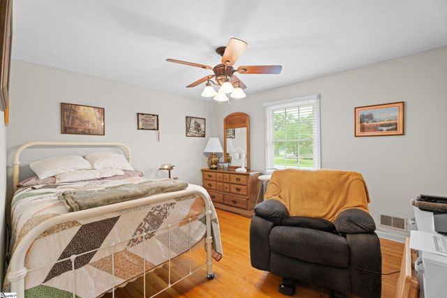 302 Peach Valley Drive, Spartanburg, SC 29303