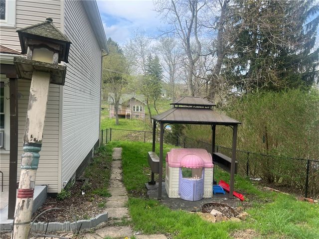 1809 W 11th St, Patterson Twp, PA 15010