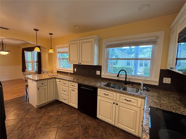 495 24TH AVENUE N, St Petersburg, FL 33704