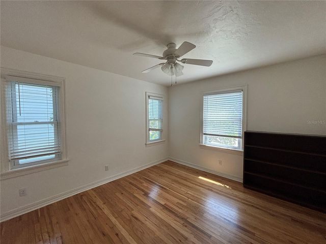 495 24TH AVENUE N, St Petersburg, FL 33704