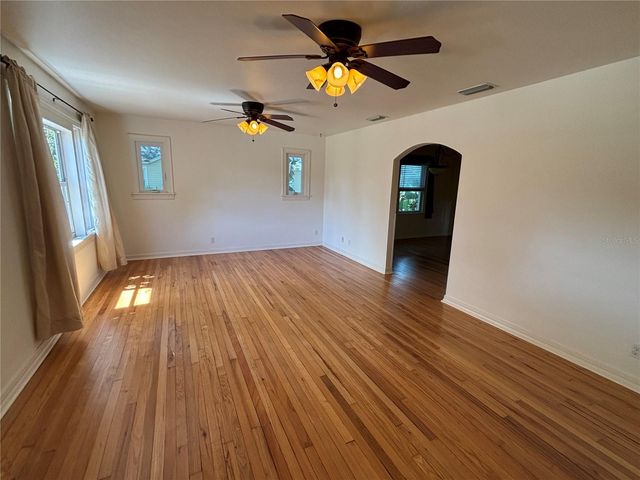 495 24TH AVENUE N, St Petersburg, FL 33704