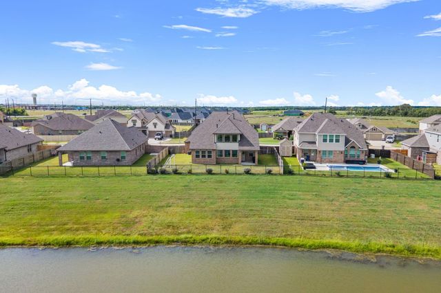 9718 Colonial Downs Drive, Mont Belvieu, TX 77523