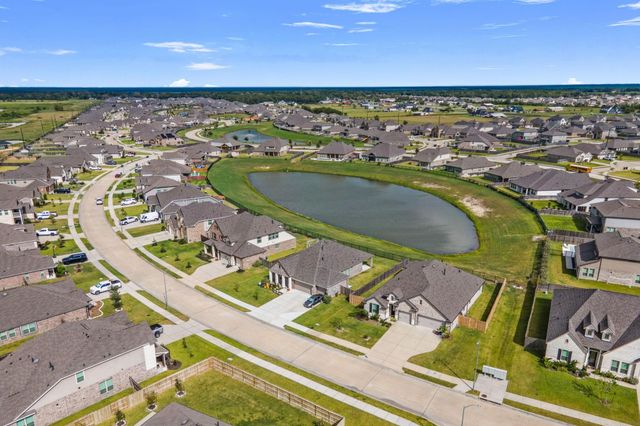 9718 Colonial Downs Drive, Mont Belvieu, TX 77523