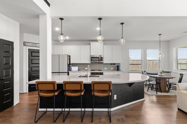 9718 Colonial Downs Drive, Mont Belvieu, TX 77523