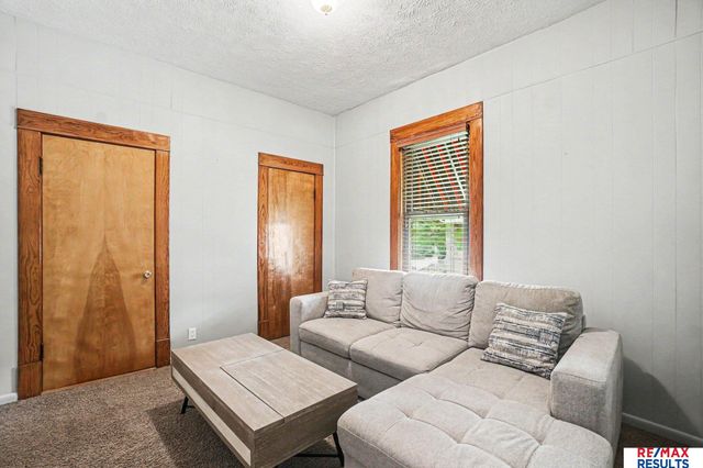 1435 S 11th Street, Omaha, NE 68108