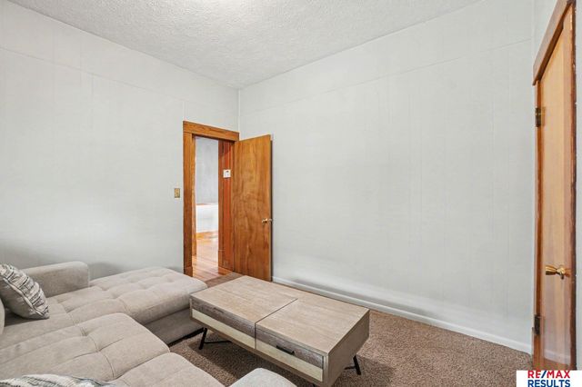 1435 S 11th Street, Omaha, NE 68108