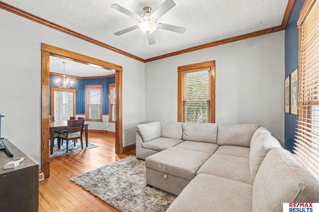 1435 S 11th Street, Omaha, NE 68108