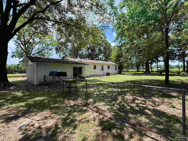 7231 Ridge Rd, Brewton, AL 36426