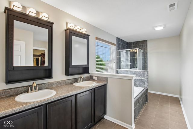 1628 Ballyganner Drive, Avon, IN 46123